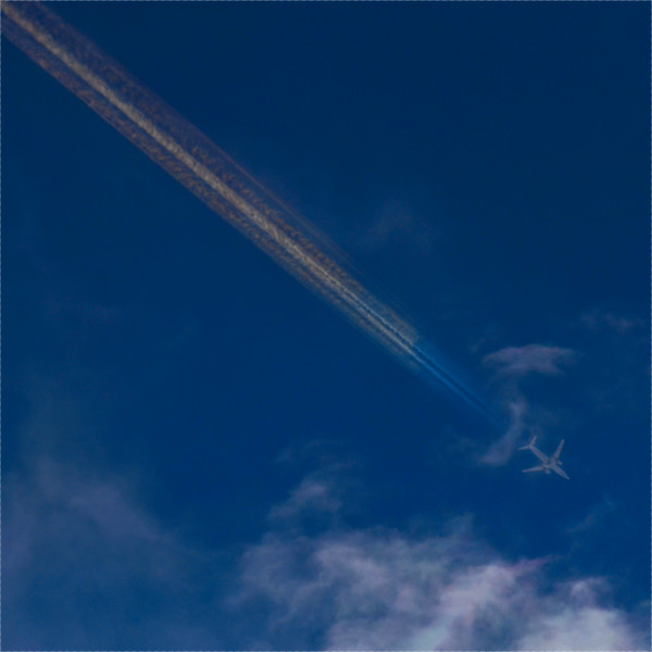 飛行機雲の彩雲